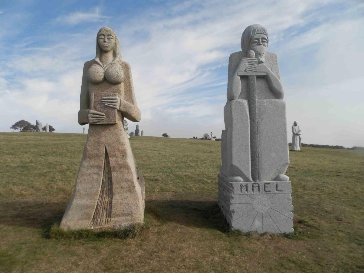 Vallee Des Ardoisieres Mael-Carhaix ภายนอก รูปภาพ